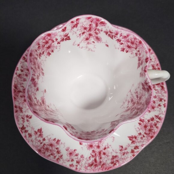 Fine Bone China Shelley England Dainty Pink tea cup & saucer 051/P VTG - Picture 2 of 9